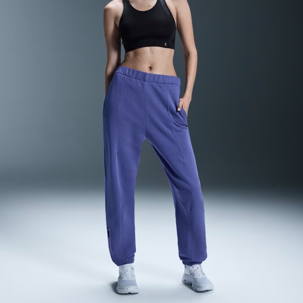 NWOT On Running Women's Club Pants. Size Medium.